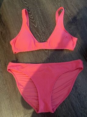Aerie Textured Pink Bikini Set - Stylish Two-Piece Swimwear